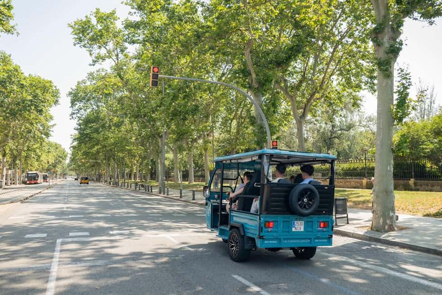 1,5-Hour Barcelona City & Beach Private Tuk-Tuk Tour - Starting at Carrer de la Diputació 338: the easiest way to meet up