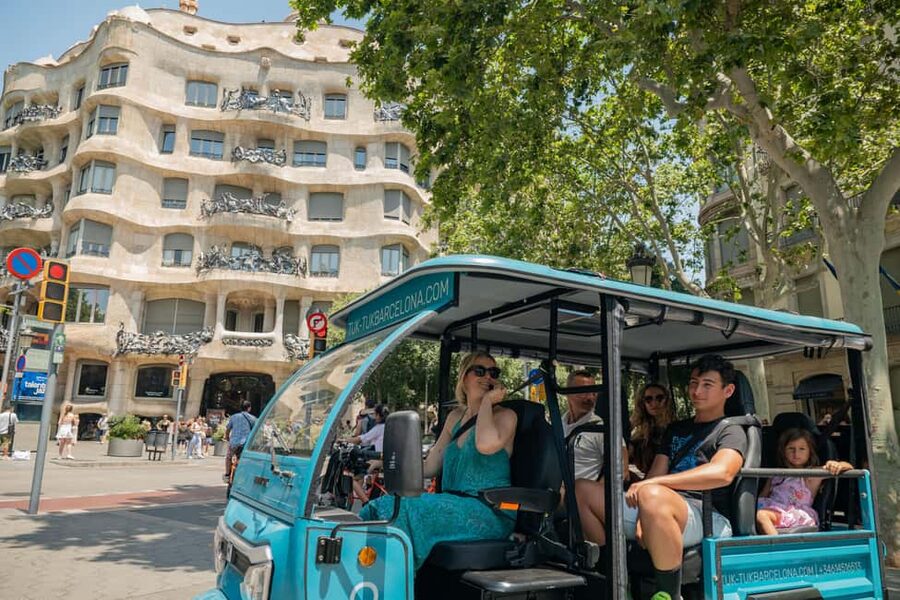 1,5-Hour Barcelona City & Beach Private Tuk-Tuk Tour - Passeig de Gràcia Gaudí houses: Casa Batlló and La Pedrera in one focused sweep