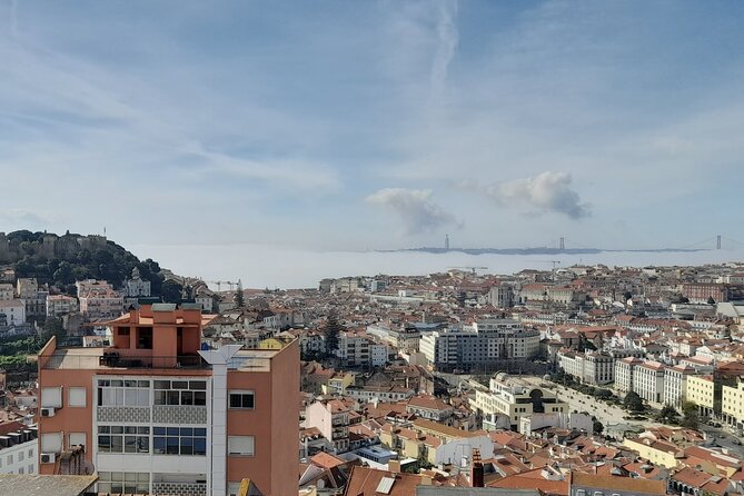 1 Guide 1 Tuk Tuk — Complete Historical Tour — True Local Guide - Historical squares: Lisbon’s turning points, compressed