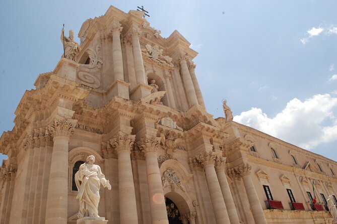 1 hour Calessino/Tuk tuk Tour to Syracuse or Ortigia Island - Piazza del Duomo: the cathedral front you’ll want to photograph