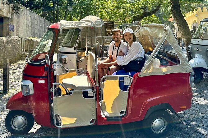 1-Hour Guided Tuk-Tuk Tour in Sintra - Stop 5: Castelo dos Mouros gates and the feeling of power