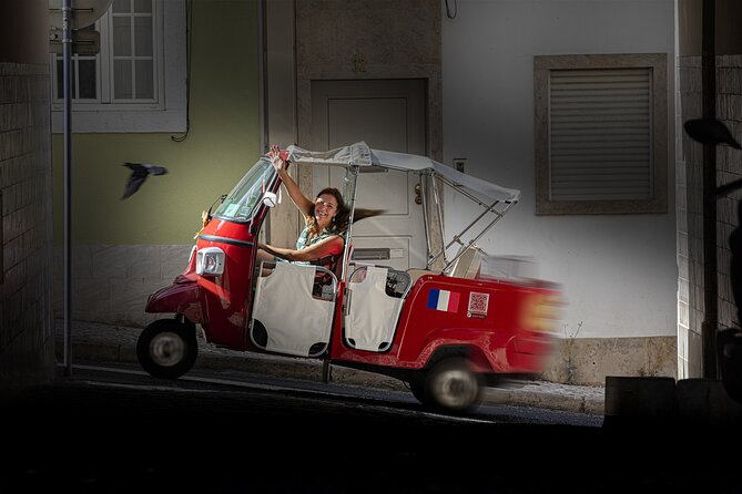 1 hour in Tuk Tuk to access the famous viewpoints of Lisbon - Key things to know before you go