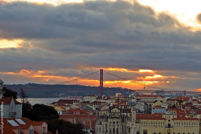1 hour in Tuk Tuk to access the famous viewpoints of Lisbon - Sao Pedro de Alcantara: old town views near Bairro Alto and Time Out Market