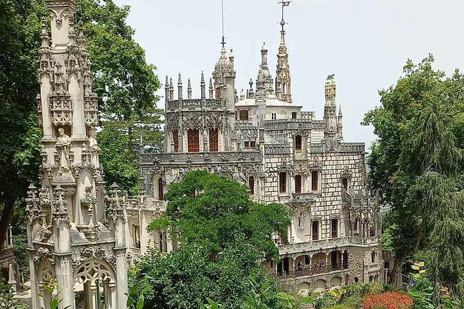 1 Hour Sightseeing Tour in Sintra with Tuktuk - Stop 3: Palácio e Parque Biester—Victorian-style variety in 10 minutes