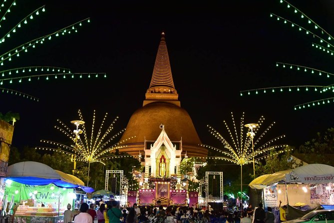 2-hour Bangkok Old City Night CHOB TUK TUK + Talat Noi Street Art - Stop 3: Sao Chingcha (Giant Swing) and the City Hall / Wat Suthat area in 5 minutes