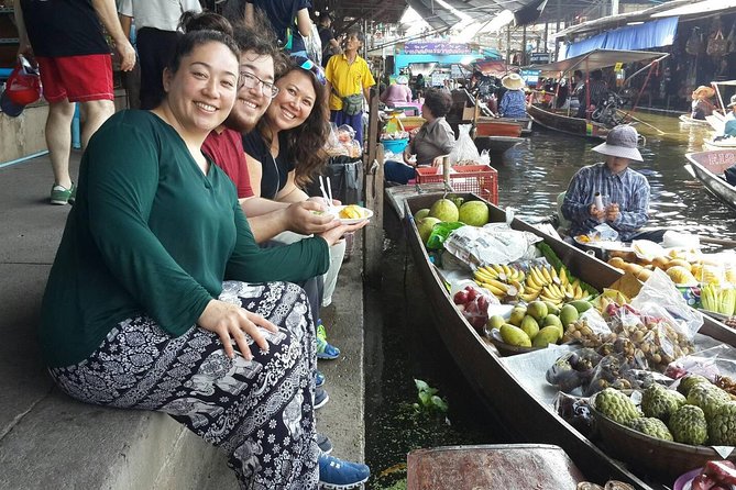 2-hour Bangkok Old City Night CHOB TUK TUK + Talat Noi Street Art - The guide makes the difference: Ms Nutty’s flexibility and humor