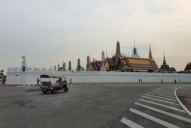 2 Hour Electric Tuk Tuk Cultural Tour of Bangkok - Grand Palace and Temple of the Emerald Buddha: the big finale zone