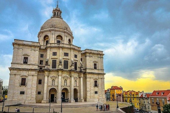 2 Hour Tuk Tuk Tour of the Old Town it will make you fall in love - Stop 3: Miradouro das Portas do Sol for the Alfama Postcard Moment