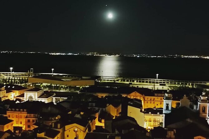 2H Tuk Tuk Tour Central Lisbon - Miradouro da Senhora do Monte: your quick map of Lisbon’s big landmarks