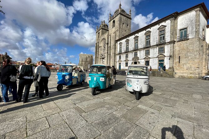3h30 tour in Porto by Tuk Tuk - Churches and Carmelitas: Two Stops, One Faith Story