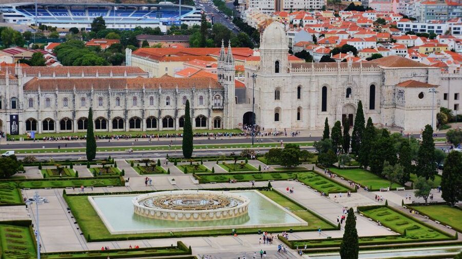 4-hour sightseeing tour by Tuk-Tuk Lisbon old town and Belém - Logistics that affect your comfort (and your photos)