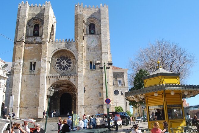 4h/half-day Lisbon Tuk Tuk Tour with a local - Why a Lisbon tuk-tuk tour makes sense for first-time orientation