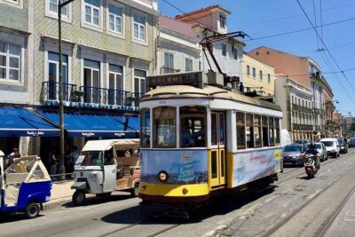 4h/half-day Lisbon Tuk Tuk Tour with a local - Meeting at Praça dos Restauradores: what the 4-hour timeline really feels like