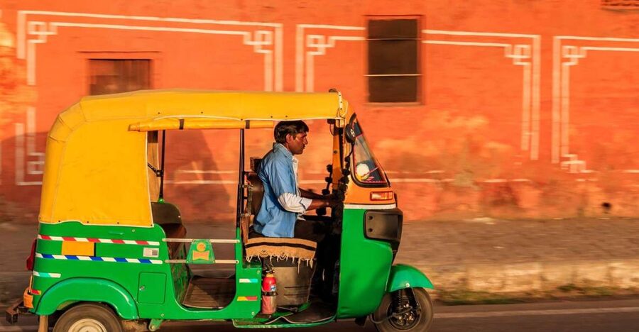 Agra: Skip The Line Taj Mahal Tour With Optional Tuk Tuk - Photo-friendly vantage points without the guesswork