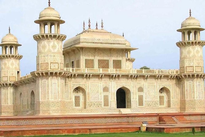 Agra: Street Food and Walk Tour with Spice Market by Tuk-Tuk - The guide factor: safety, speed, and the market sales reality