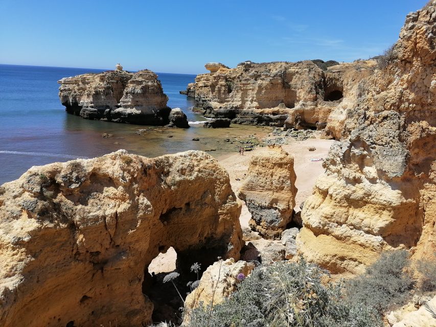Albufeira: Private Sightseeing Tuk-Tuk Tour with Pickup - Marina cruise and lighthouse picture stop