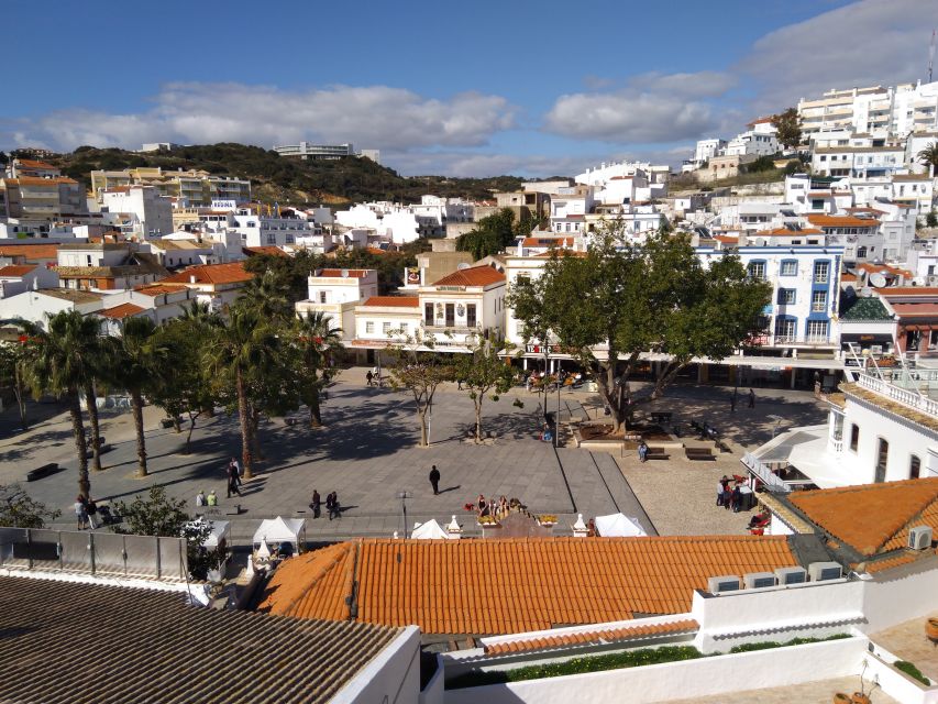 Albufeira: Tuk-tuk Sightseeing Tour - Olhos Dágua: a traditional fishing villa stop