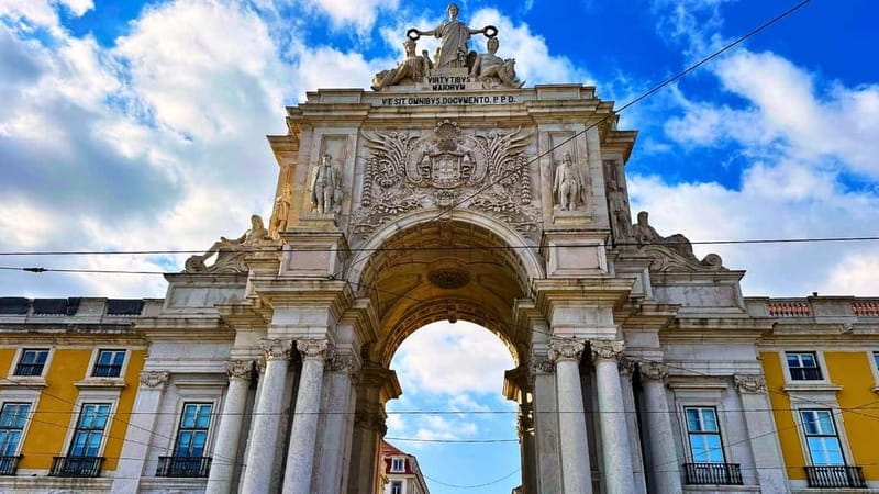 All Historical Lisbon Tuk Tuk Tour - Igreja de Santo António and Lisbon Cathedral: what to see in the short stop