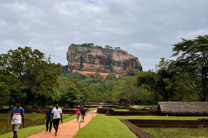 Ambuluwawa Tower and Kandy City Tuk Tuk Tour with Epic views - Royal Botanical Gardens in Peradeniya: a classic stop with real walking