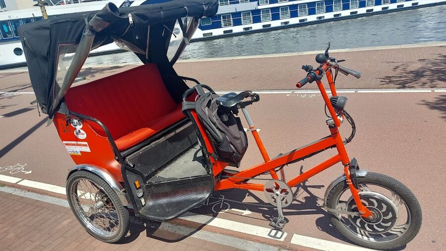 Amsterdam: Private City Highlights Tour by Rickshaw - Why a Rickshaw Tour Works So Well in Amsterdam