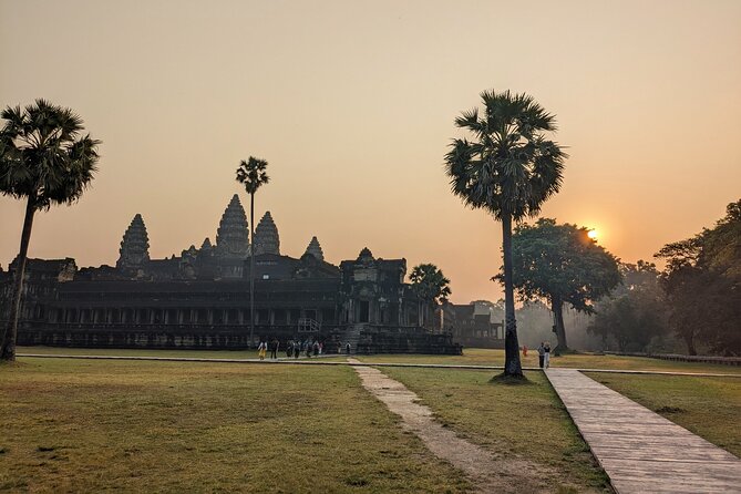 Angkor Wat Private Tuk-Tuk Tour (sunrise Option) & more - Stop 2: Bayon Temple and the faces that pull you in