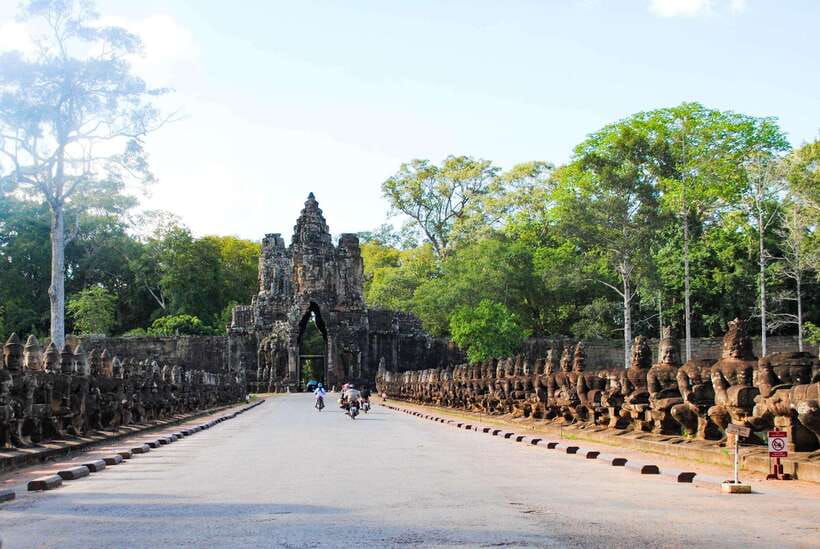 Angkor Wat Small Tour Sunrise With Private Tuk Tuk - Private tuk-tuk driver: the best part and the trade-off