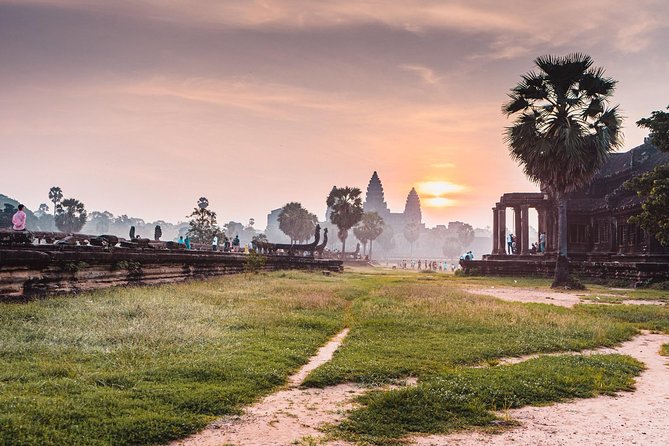 Angkor Wat Sunrise Private Tour by Tuk Tuk - Bayon Temple: The Faces, the Layout, and the Why