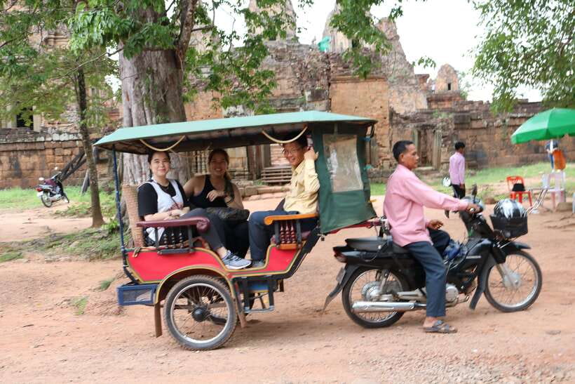 Angkor Wat: Tuk Tuk and Walking Tour - Ta Prohm Jungle Temple and the Maze-Like Ruins