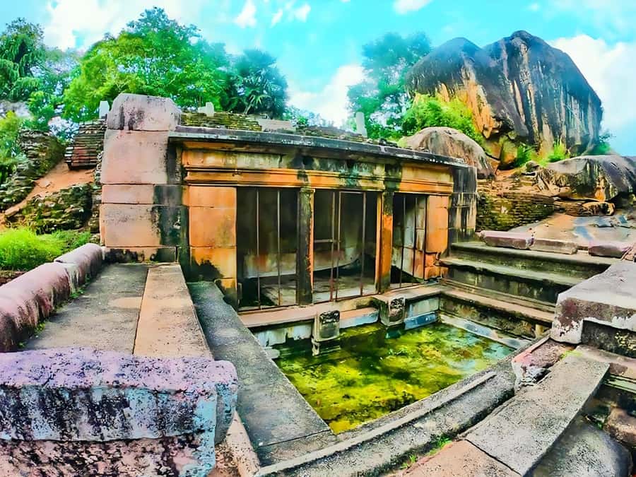 Anuradhapura: Tuk Tuk Tour - Ancient City with Audio Guide - Practical tips that make the day easier