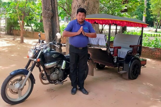 Apsara Dance Show with Dinner by Tuk-Tuk Roundtrip Transfer - The village dinner-show at ភូមិគោកត្នោត (Kouk Tnoat)