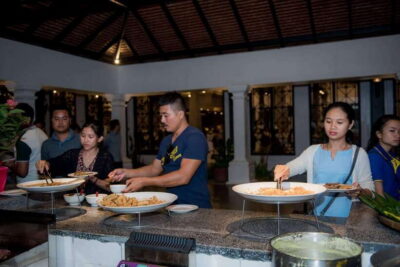 Apsara Traditional Dances & Local Buffet with Tuk-Tuk Ride - Dinner Buffet: Khmer Flavors, Desserts, and What to Watch For