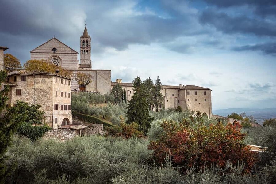Assisi: Grand Tour Tuk Tuk - Italian driver - Getting Oriented Fast: Santa Chiara, Chiesa Nuova, and the Town’s Core