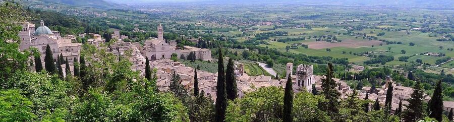 Assisi: Grand Tour Tuk Tuk - Italian driver - Roman Amphitheater and Rocca Maggiore: Assisi’s Layer Cake