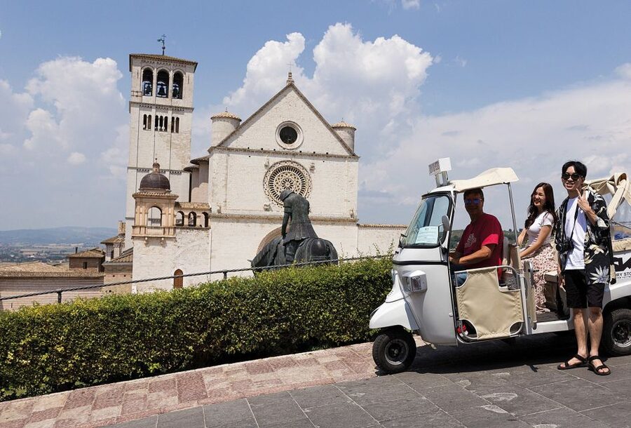 Assisi: Panoramic Tuk Tuk Tour - Why the Ape Calessino works so well in hilltop Assisi