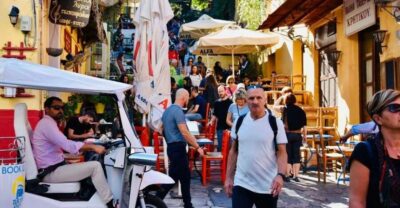 Athens: Private Evening Sightseeing Tour by Electric Tuk-Tuk - Syntagma and Parliament area: where Athens looks official and dramatic