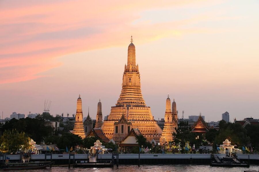 Bangkok: A 4 Hours Tuk Tuk Sightseeing Tour Iconic Landmarks - Meet at BTS Saphan Taksin and start the night the easy way