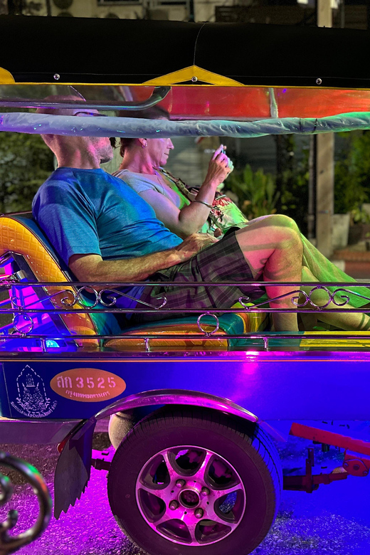 Bangkok: A 4 Hours Tuk Tuk Sightseeing Tour Iconic Landmarks - Chinatown night market finish: meal, dessert, and an easy next step