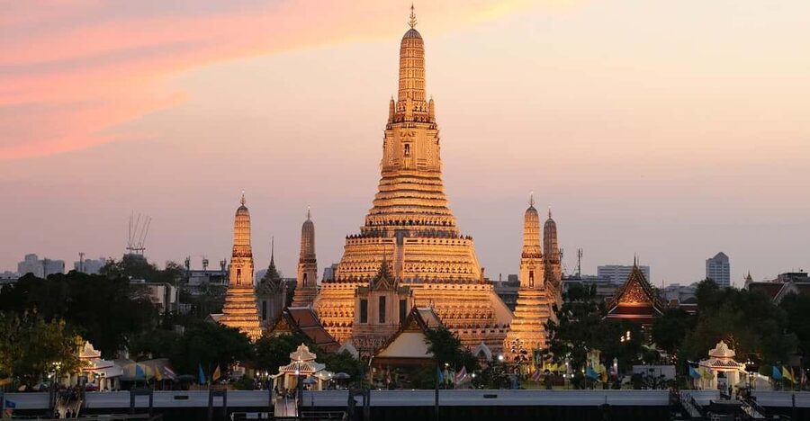Bangkok: A 4 Hours Tuk Tuk Sightseeing Tour Iconic Landmarks - Wat Pho outside at night: what you gain from viewing it this way