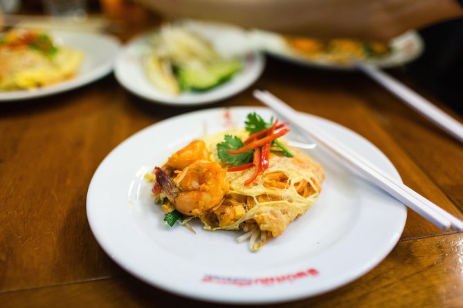 Bangkok by Night: Temples, Markets and Food Tuk-Tuk Tour - Why a tuk-tuk night tour works so well in Bangkok