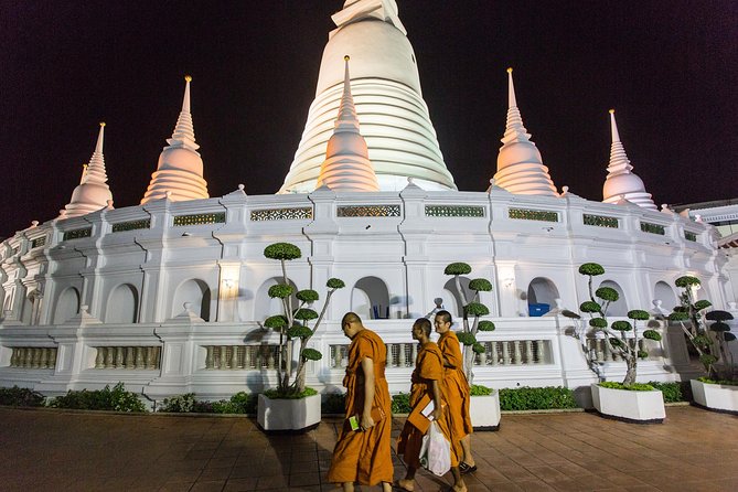 Bangkok by Night: Temples, Markets and Food Tuk-Tuk Tour - Who this Bangkok by Night tour suits best
