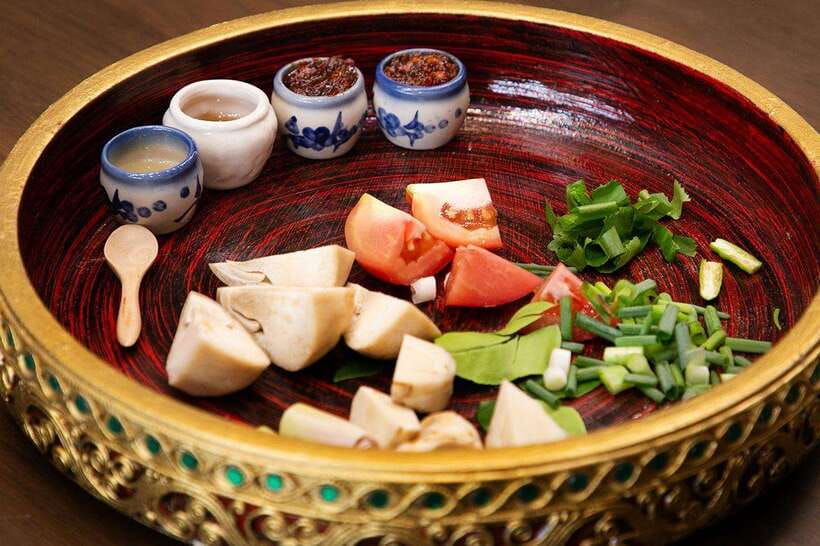 Bangkok: Cooking Class with Market Visit & Tuk Tuk Ride - The four-dish Thai lunch: build, cook, and eat as a group