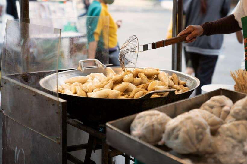 Bangkok Electric Tuk Tuk: Street Food & Markets - Electric tuk-tuk + Thonburi street culture