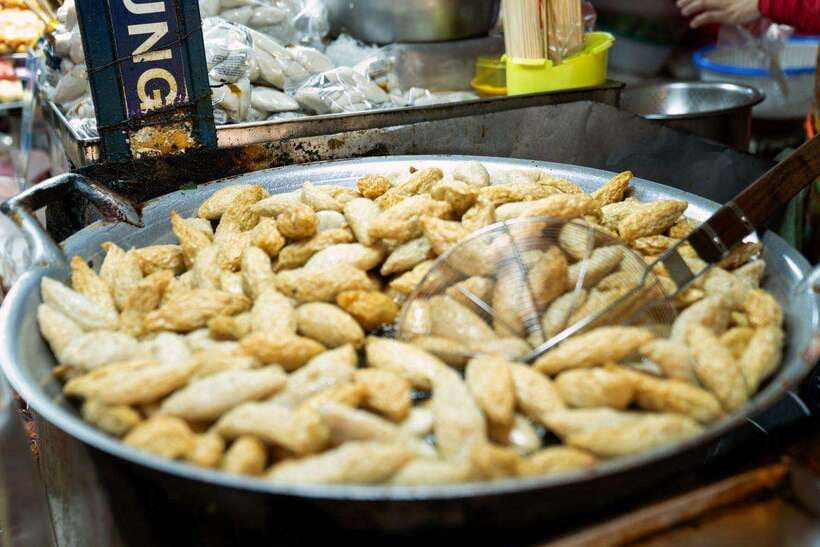 Bangkok Electric Tuk Tuk: Street Food & Markets - Wang Lang Market: fried pork with sticky rice and Thai desserts