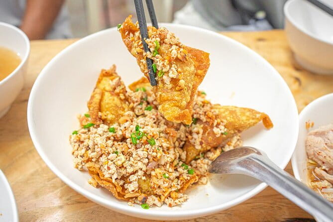 Bangkok Evening Food Tour by Tuktuk - Stop 1: Hua Lamphong and the old-Bangkok warm-up
