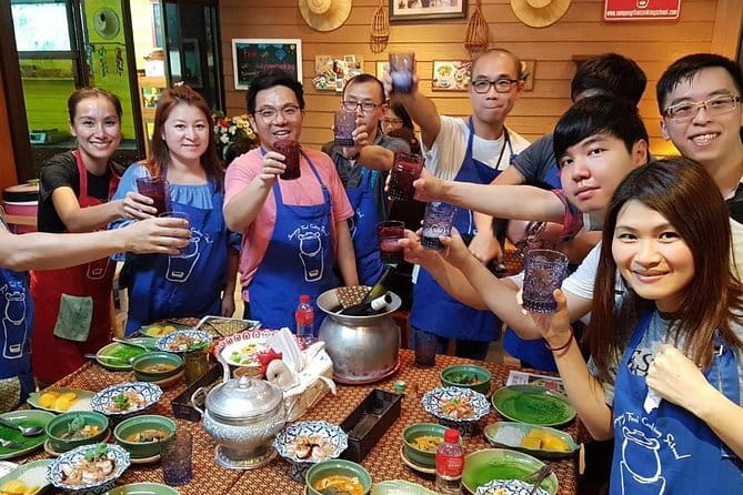Bangkok Evening Food Tour by Tuktuk - Stop 3: Mahanak Market for older-market street-food culture