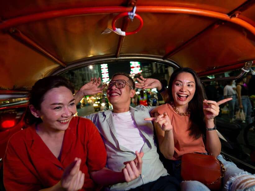 Bangkok: Evening Tour with Wat Arun, Wat Pho & Tuk Tuk Ride - Key moments that make this tour worth it