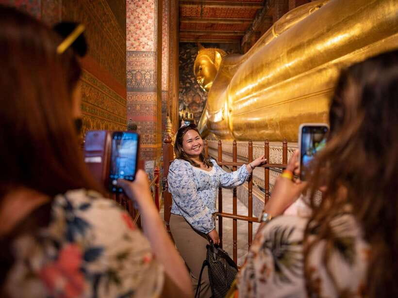Bangkok: Evening Tour with Wat Arun, Wat Pho & Tuk Tuk Ride - Meeting at Tha Tian Pier and getting oriented fast