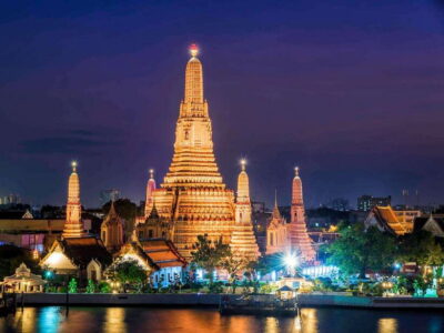 Bangkok: Evening Tour with Wat Arun, Wat Pho & Tuk Tuk Ride - The pre-temple walk: Maha Rat Road and an outside peek at Bangkok’s big name