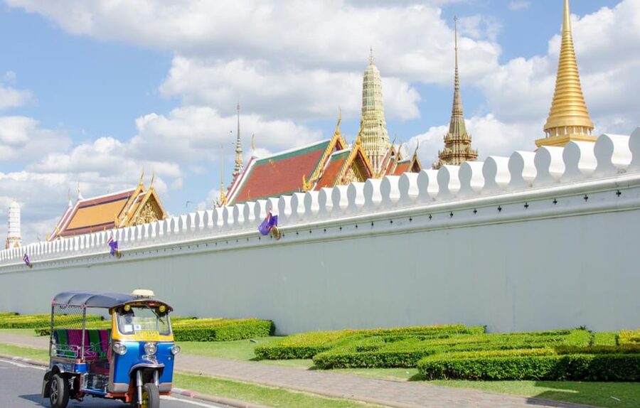 Bangkok: Guided Tour in a Typical Thai Tuk-Tuk - Wat Ratchanatdaram and Wat Pho: exterior time that still helps