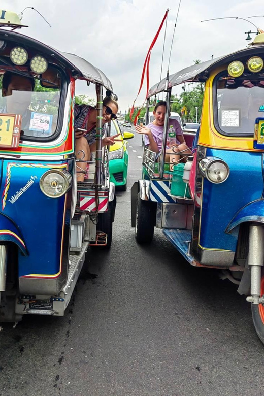 Bangkok: Guided Tour in a Typical Thai Tuk-Tuk - Pak Khlong Talat flower market and Yaowarat Road Chinatown